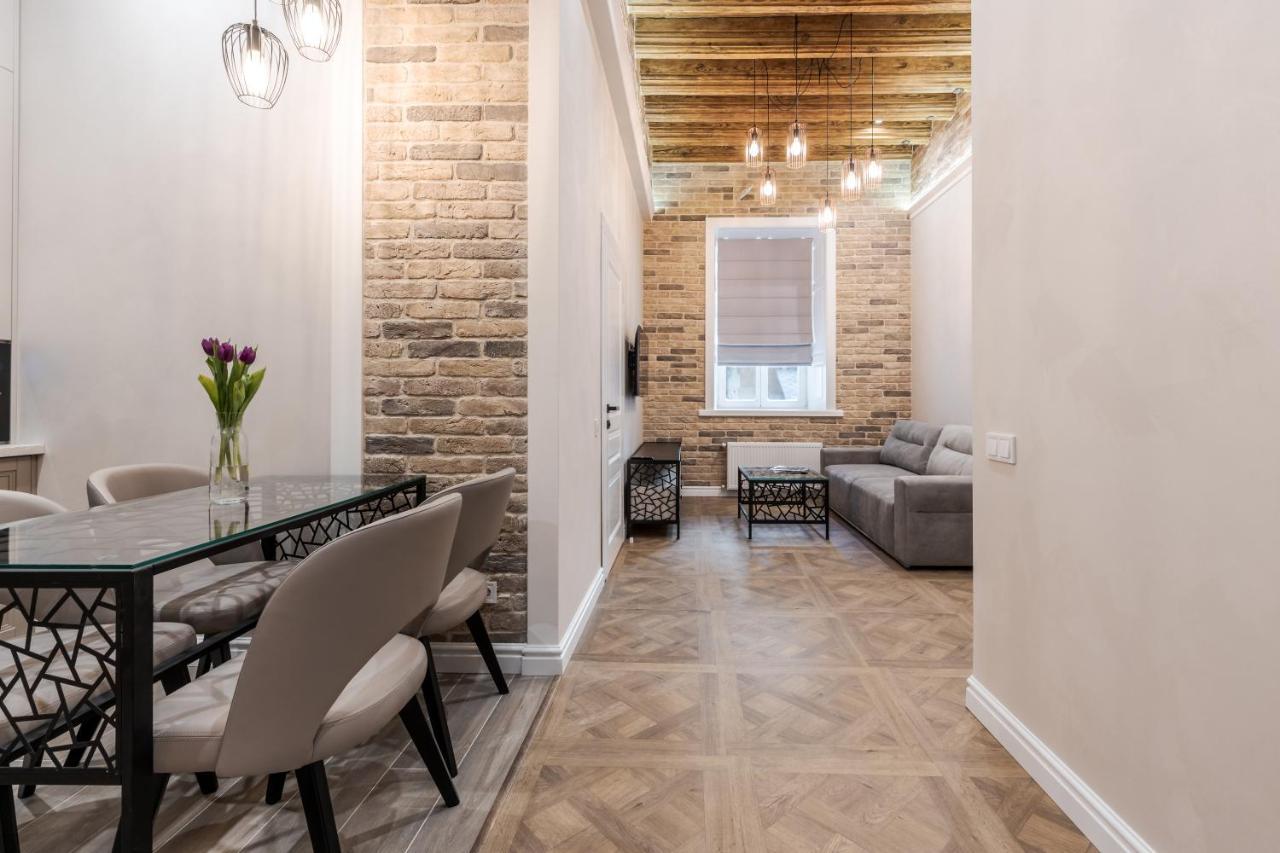 View On Rynok Square Apartments Lviv Extérieur photo