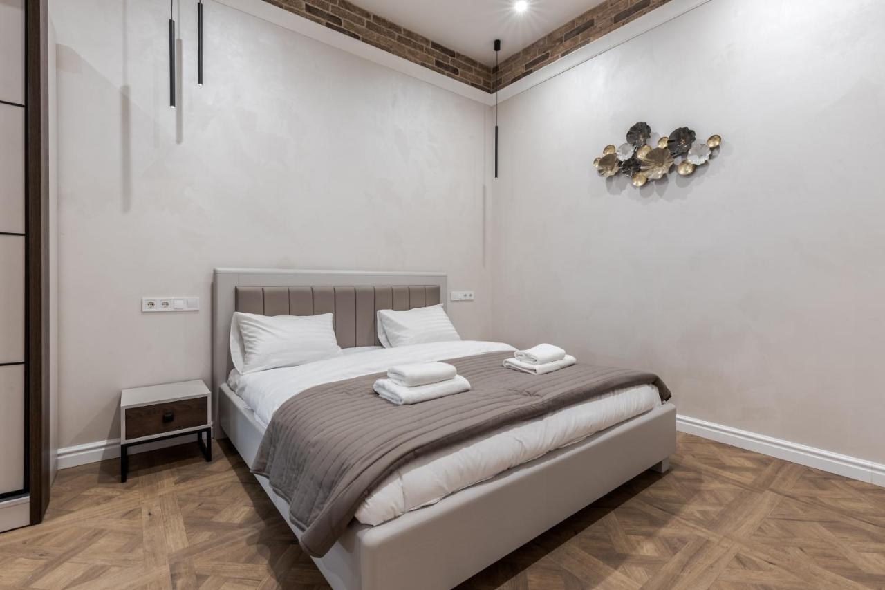 View On Rynok Square Apartments Lviv Extérieur photo
